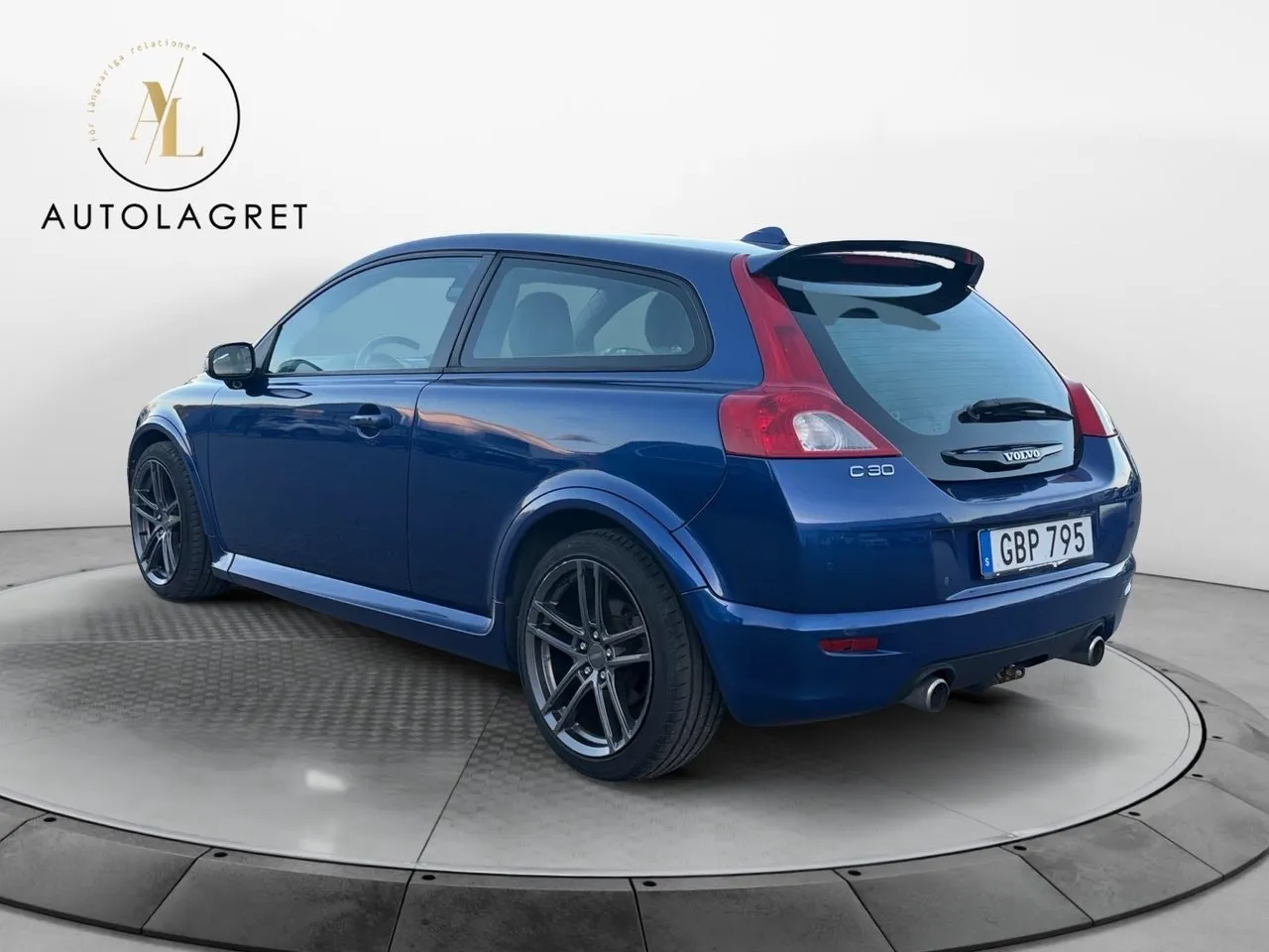 Vehicle image 3