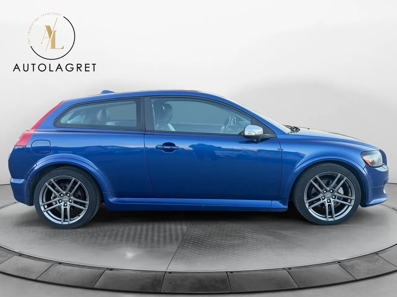 Vehicle image 6