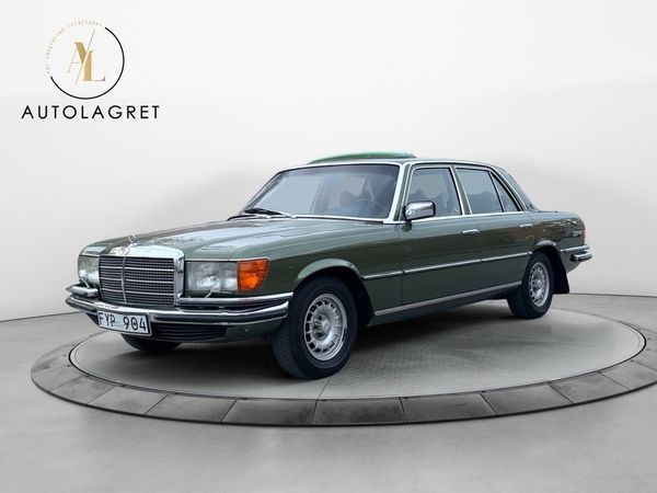 Mercedes 280 SE med 350 inredning och Taklucka - 1977