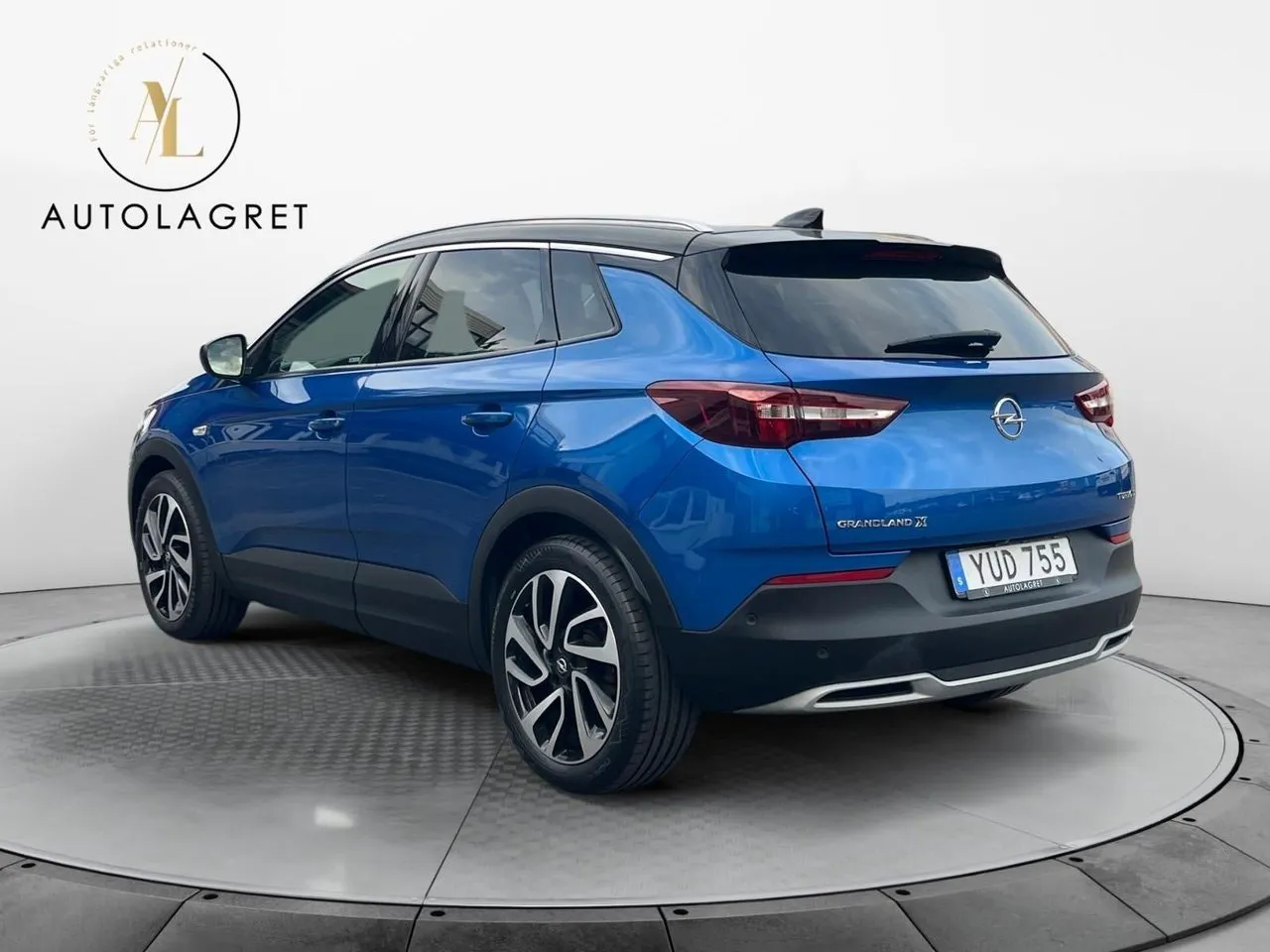 Vehicle image 3