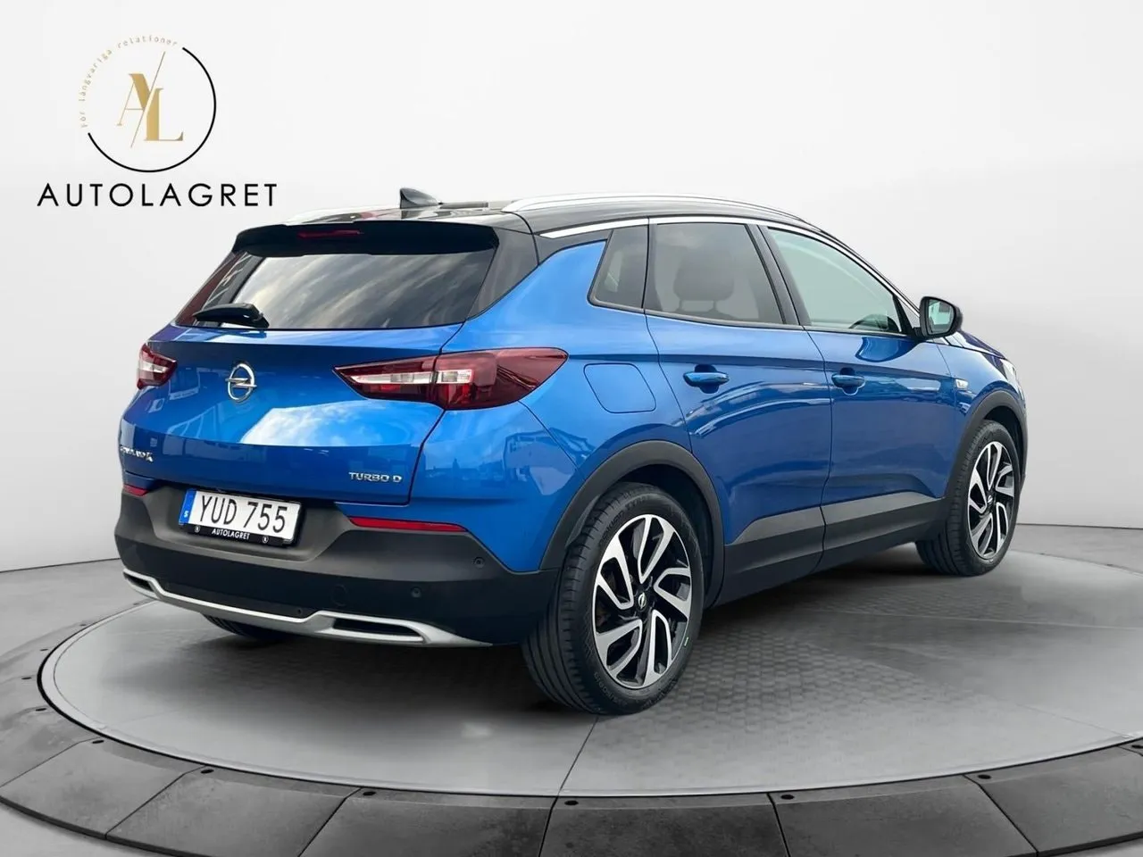 Vehicle image 6
