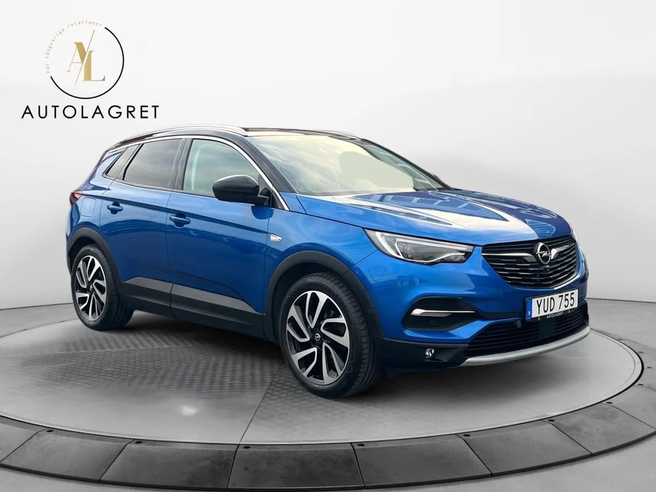 Vehicle image 5