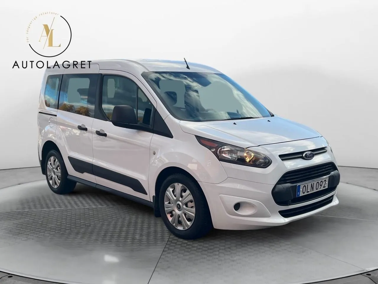 Vehicle image 5