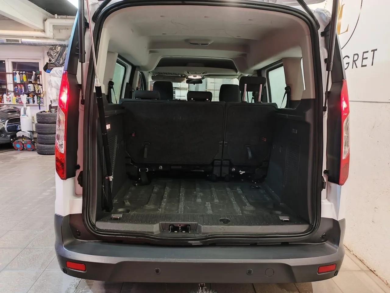 Vehicle image 14