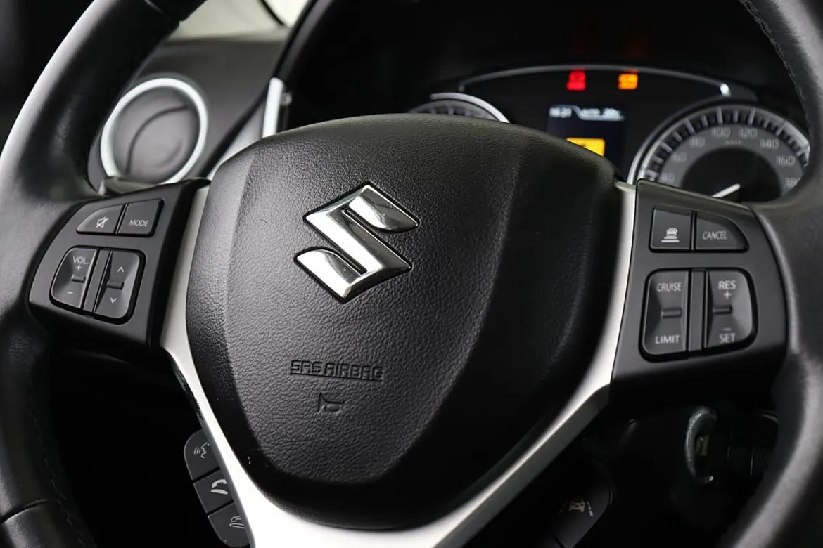 Vehicle image 16
