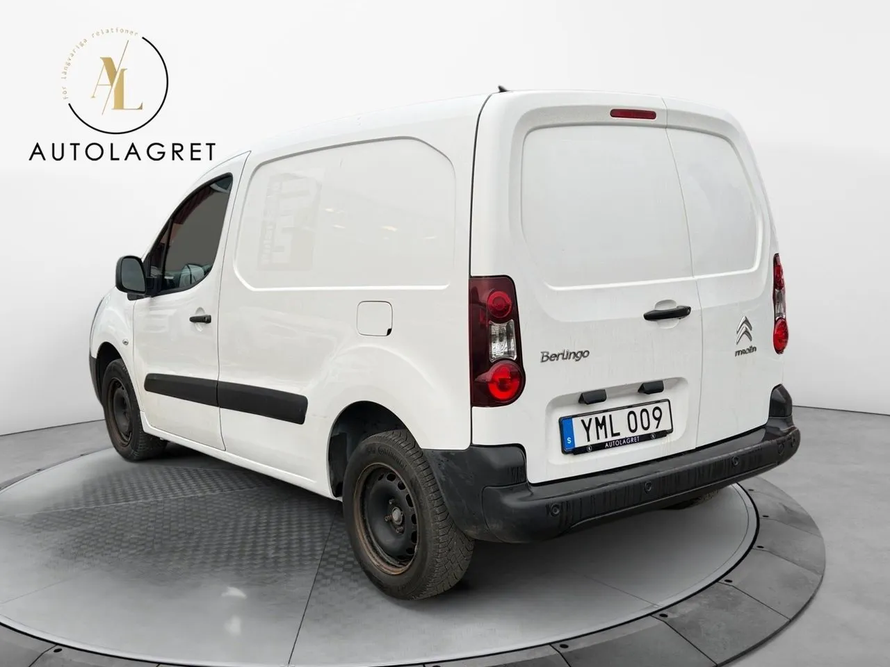 Vehicle image 3