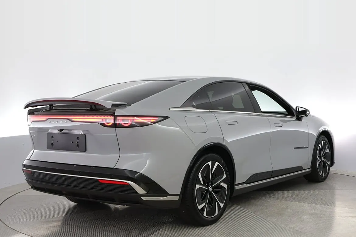 Vehicle image 32