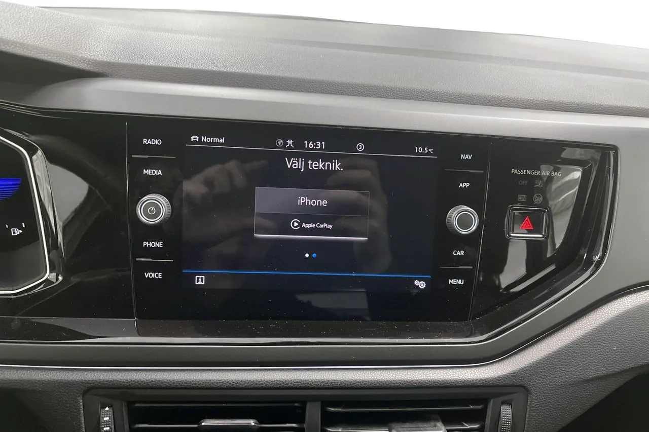 Vehicle image 25