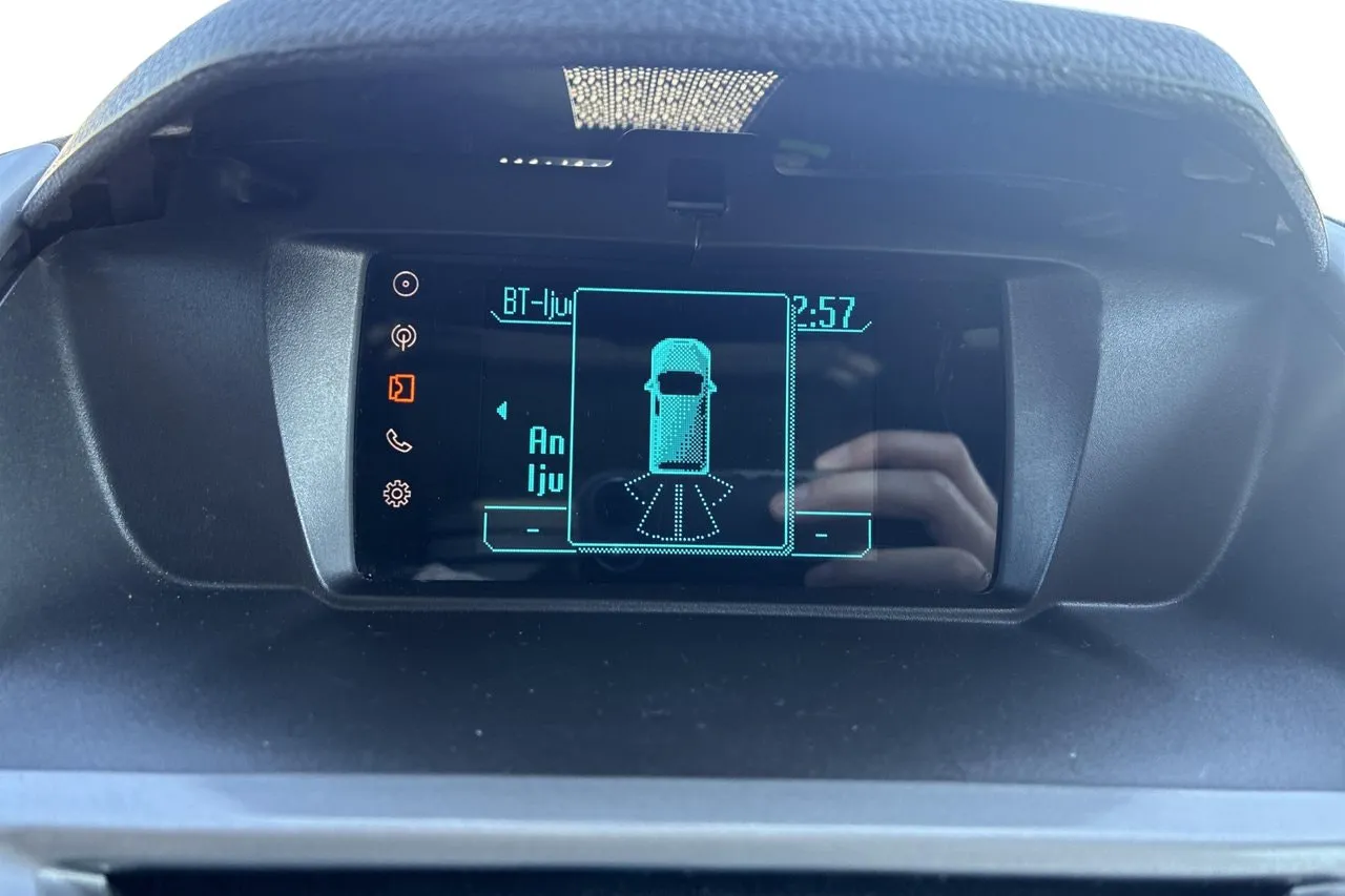 Vehicle image 20