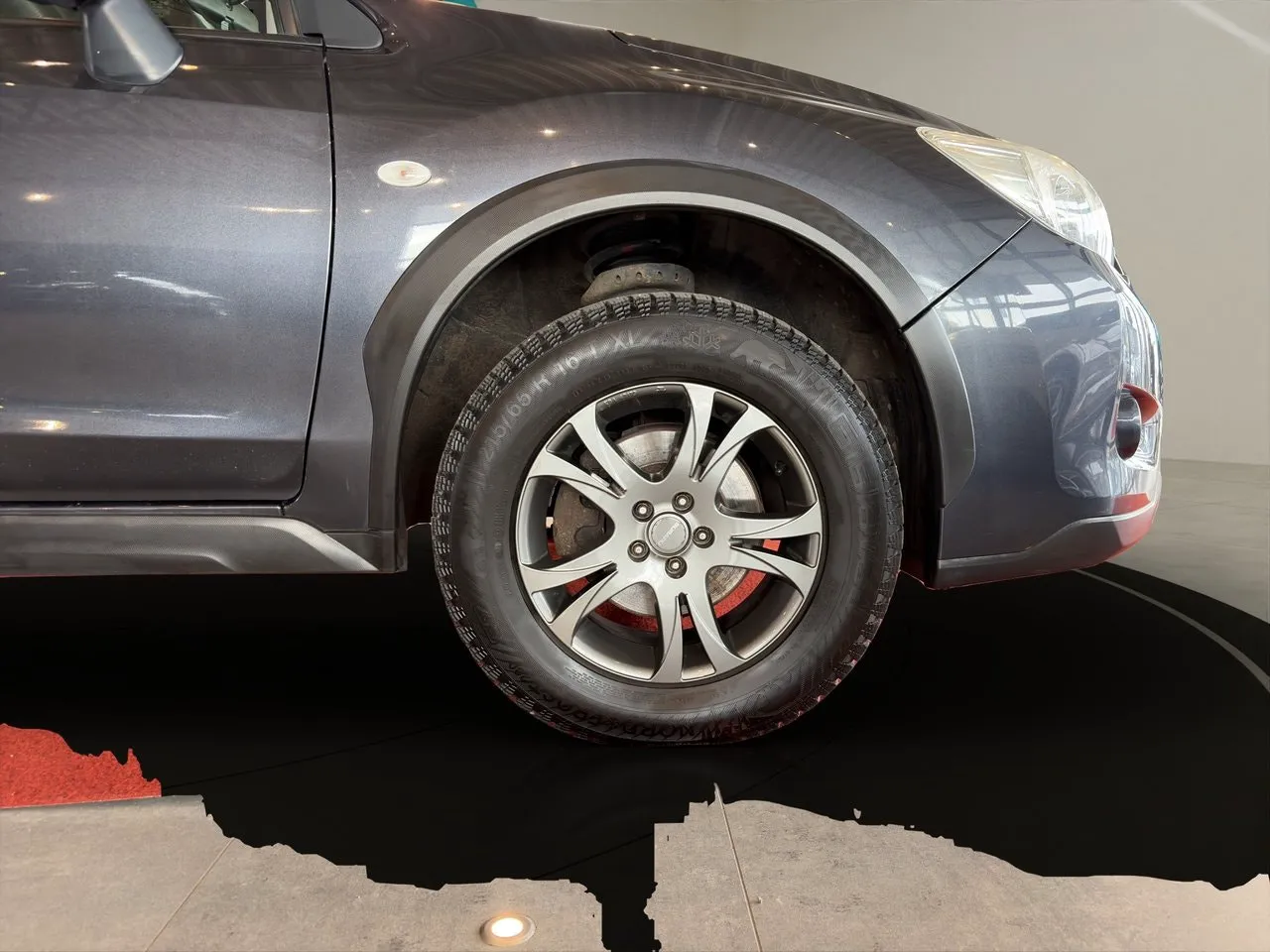 Vehicle image 12