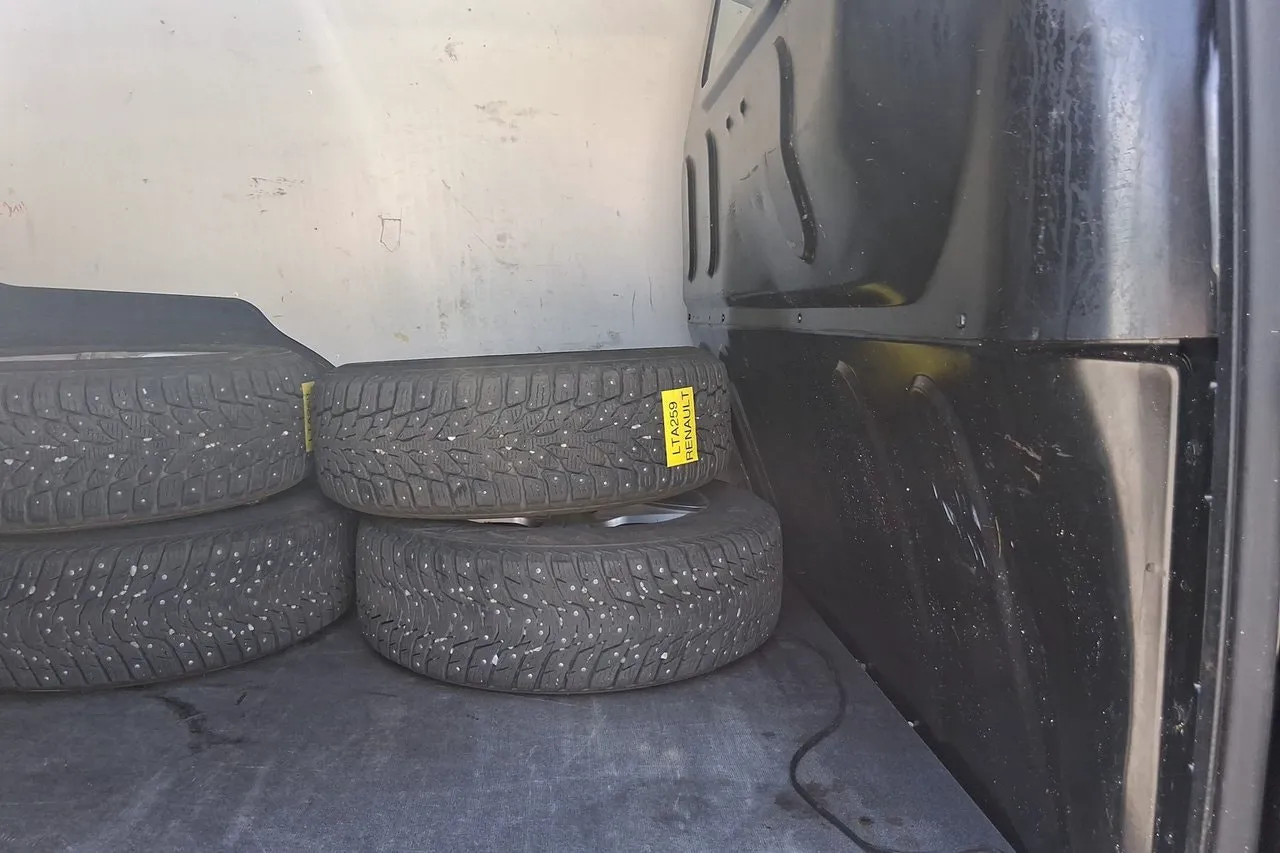 Vehicle image 11