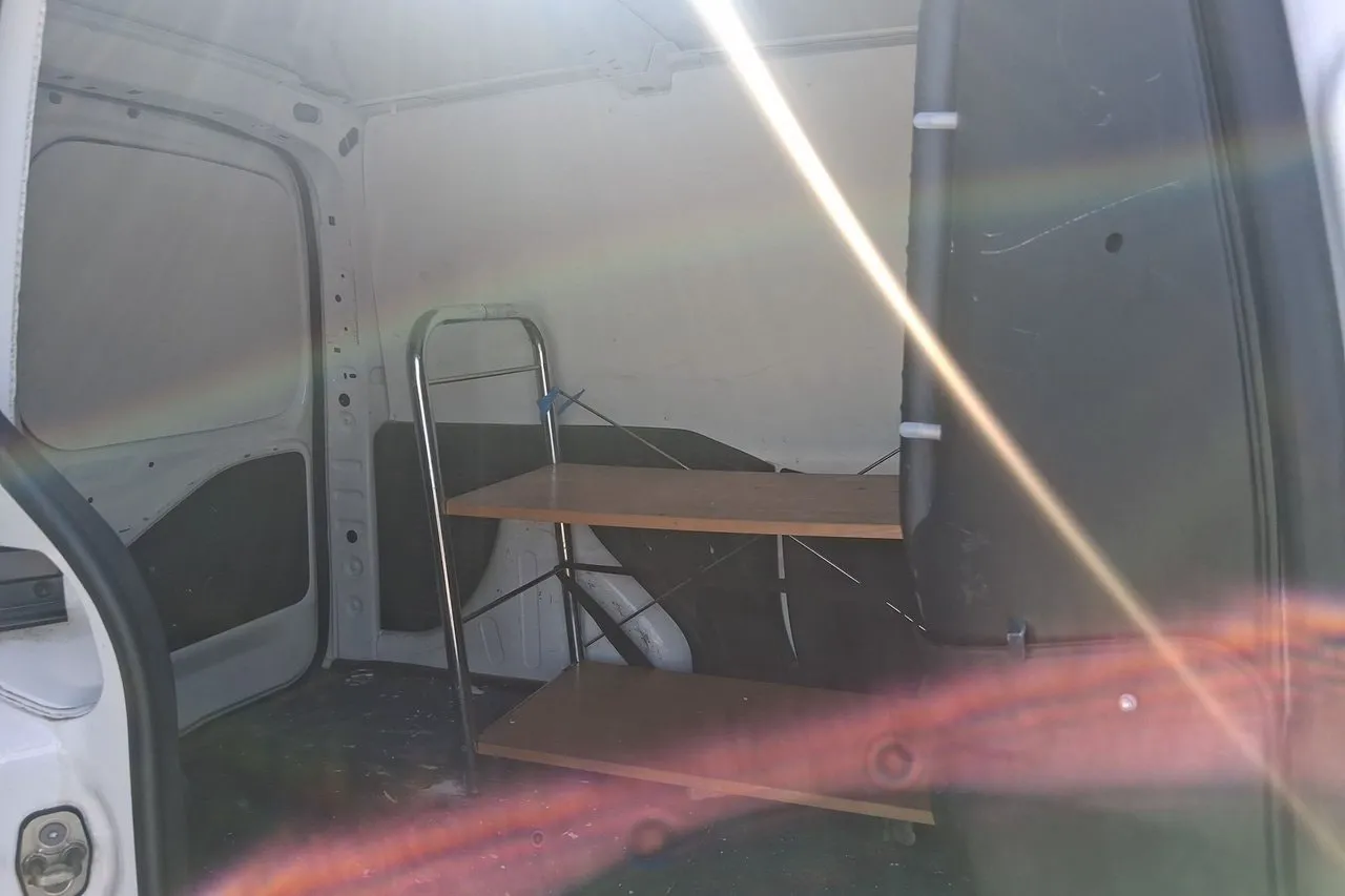 Vehicle image 11