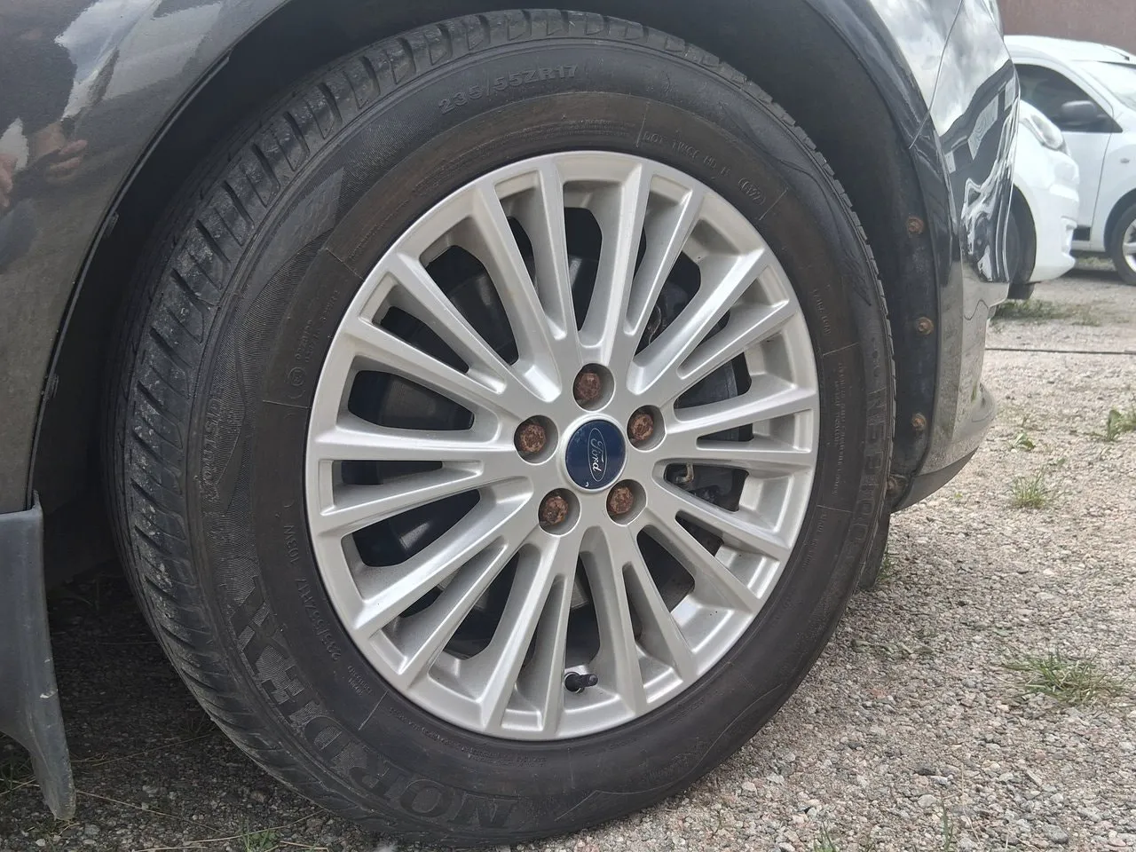 Vehicle image 18
