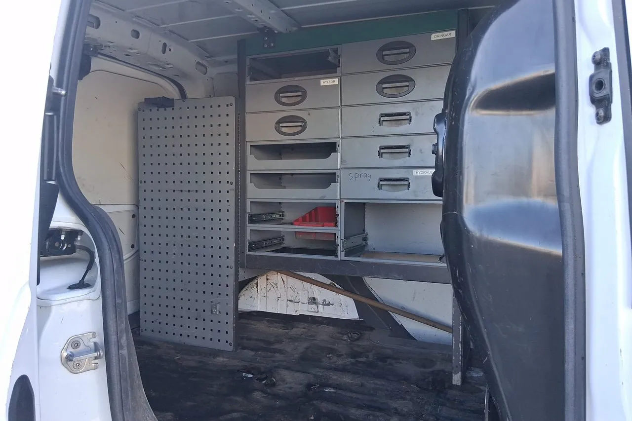Vehicle image 11