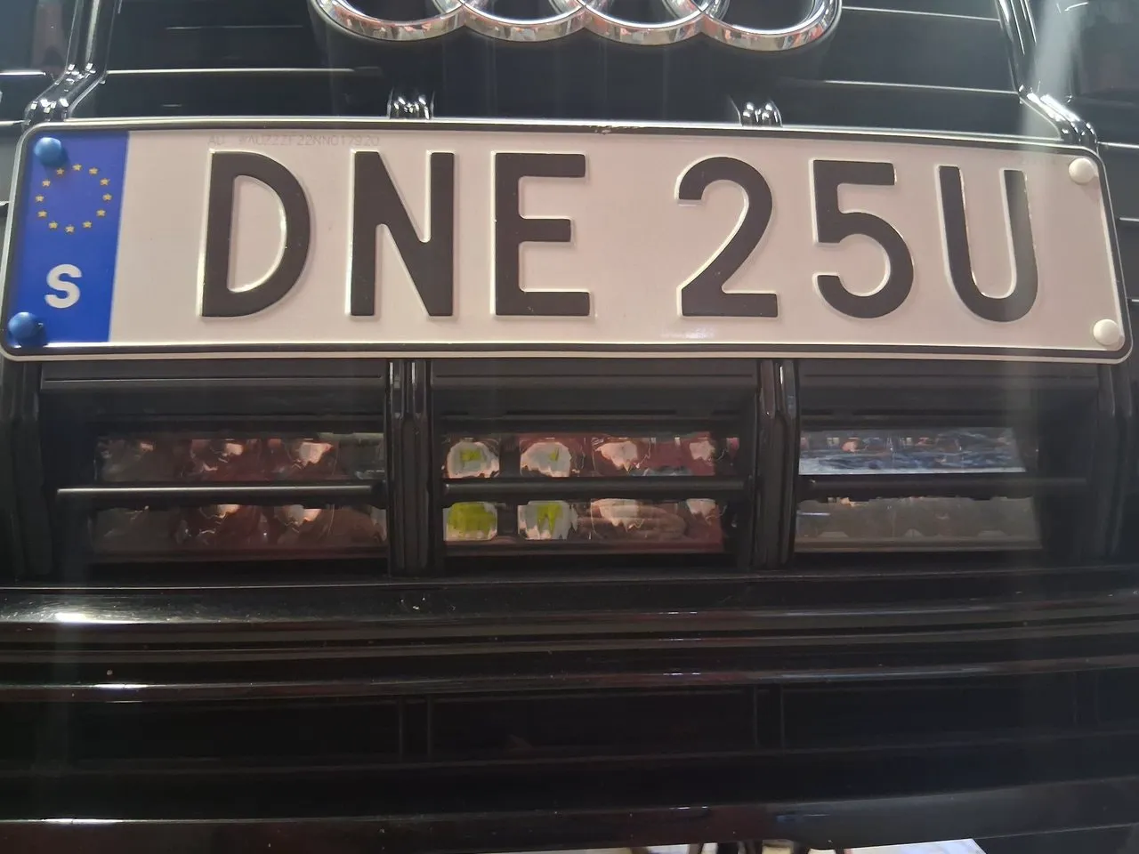Vehicle image 22