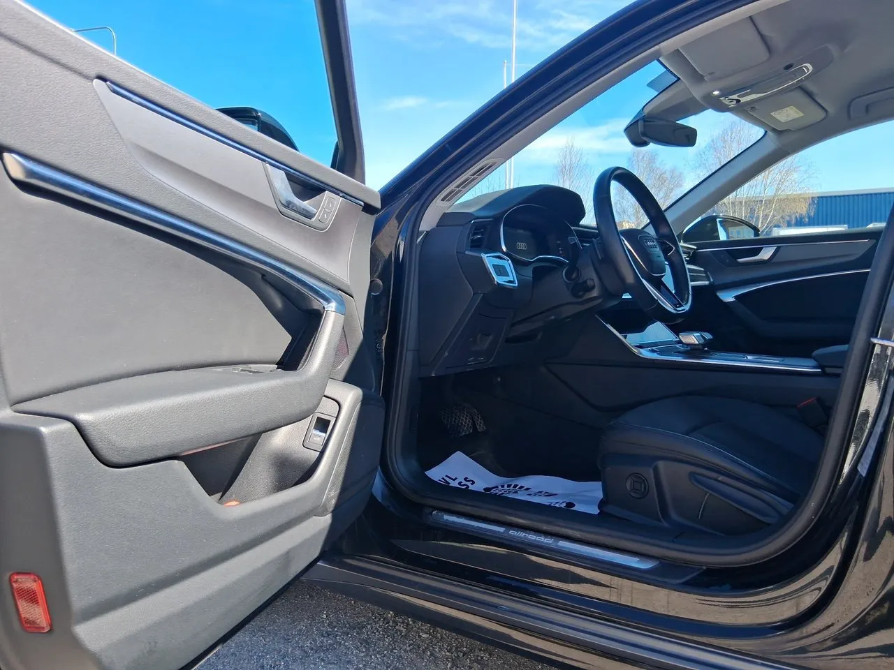 Vehicle image 17