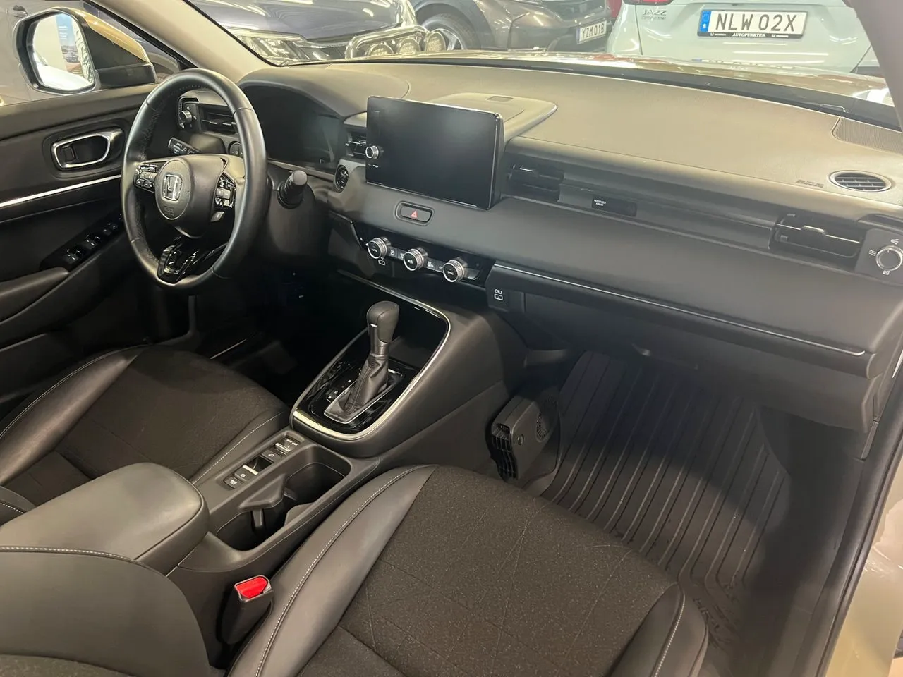 Vehicle image 6