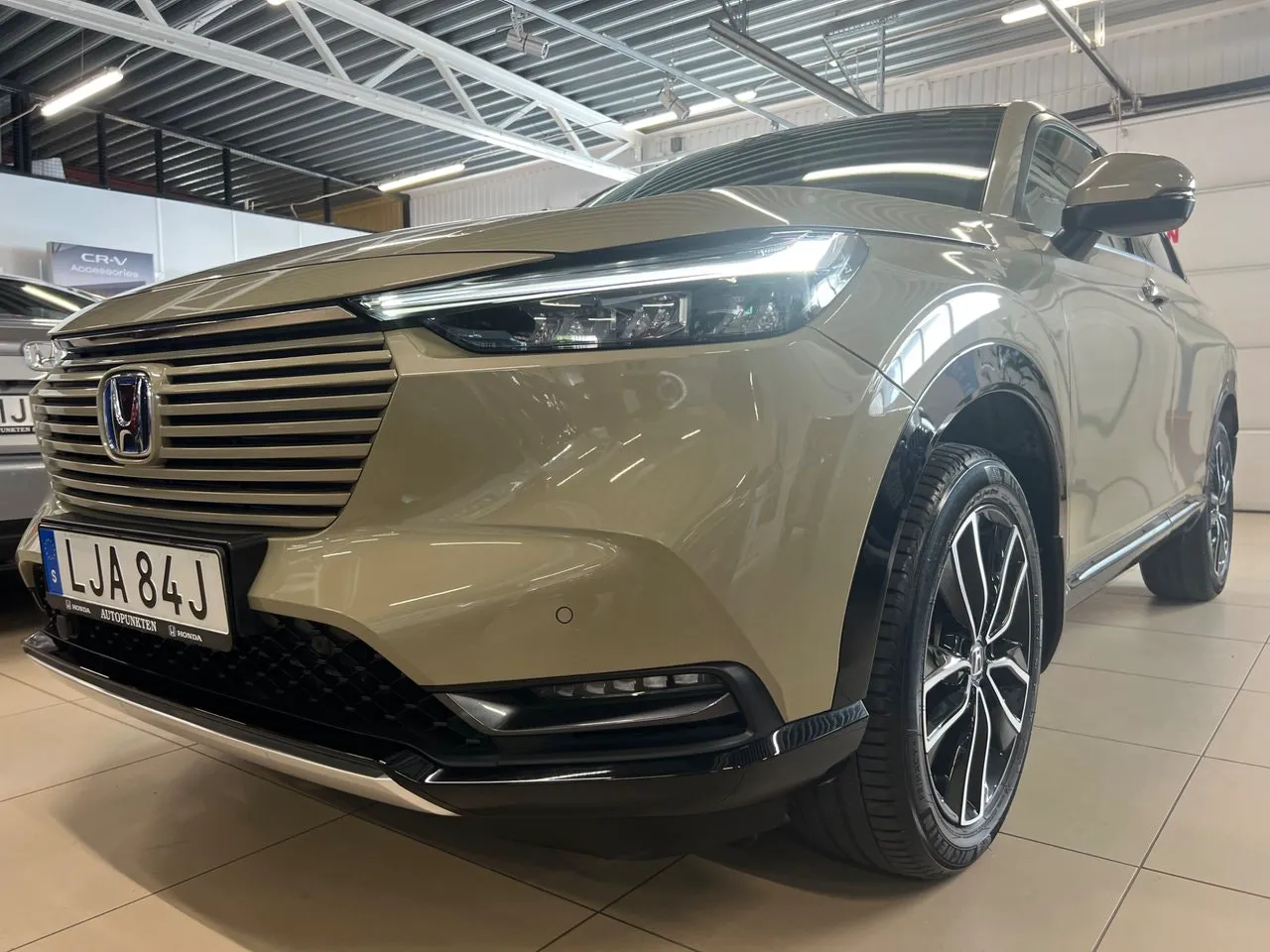 Vehicle image 14