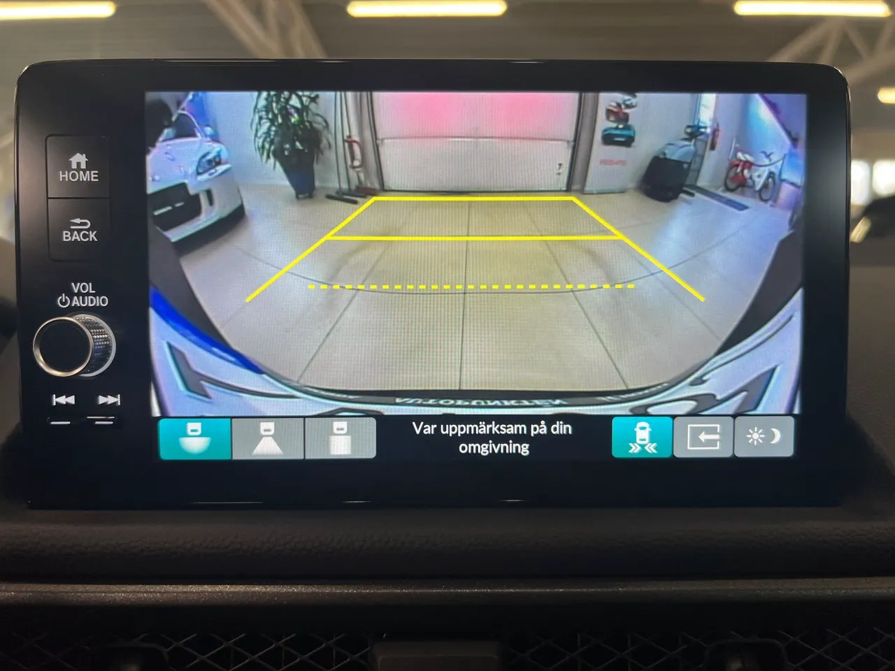 Vehicle image 18