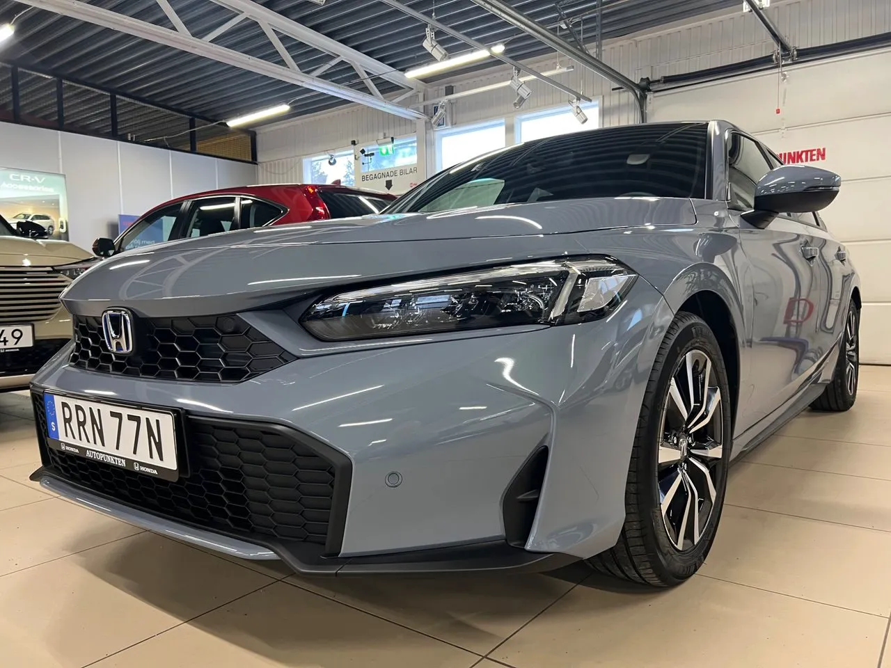 Vehicle image 16