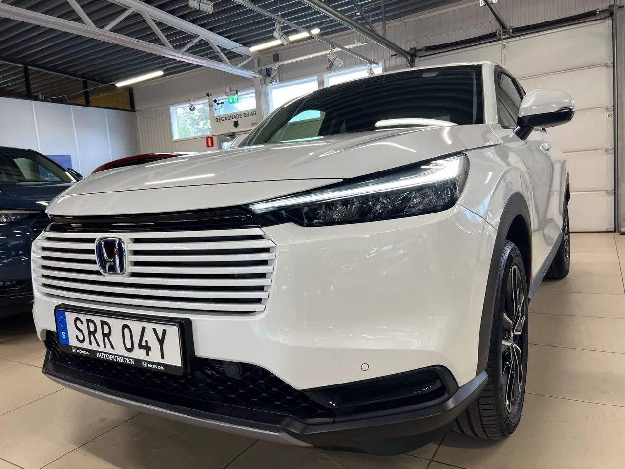 Vehicle image 13