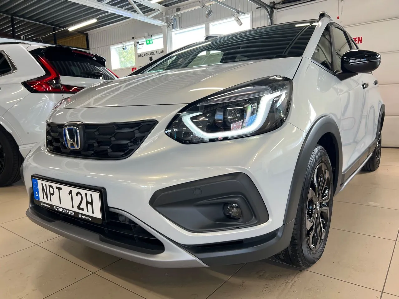 Vehicle image 12