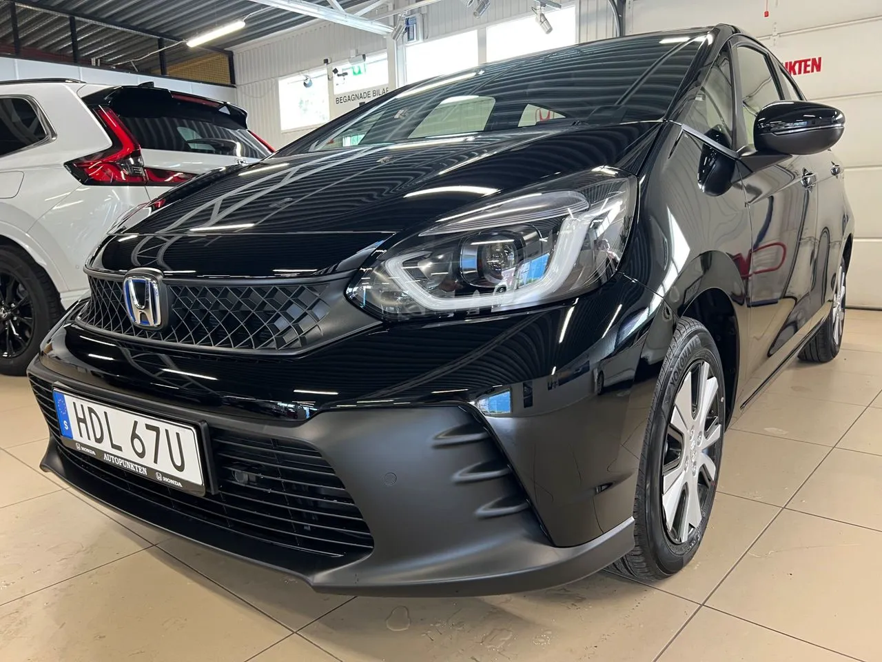 Vehicle image 13