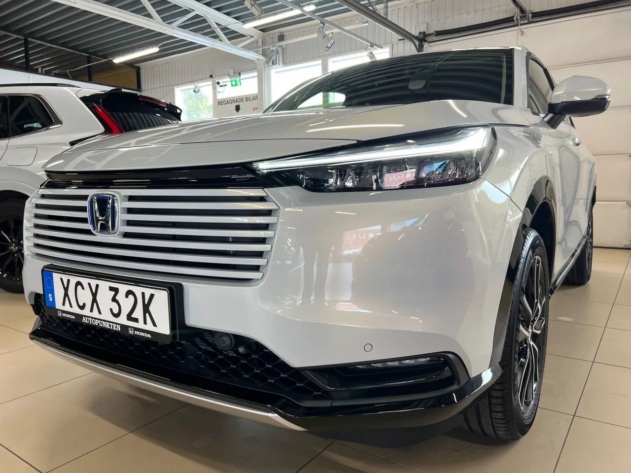 Vehicle image 16