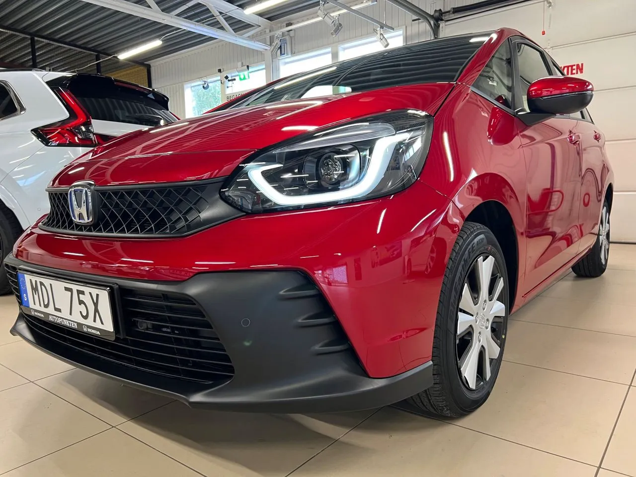 Vehicle image 15
