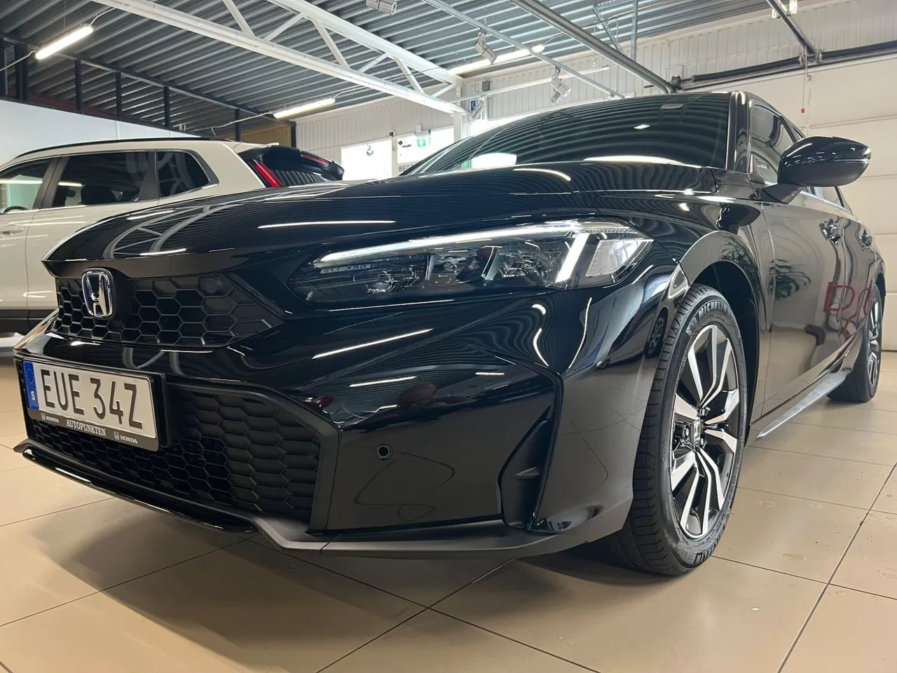 Vehicle image 14