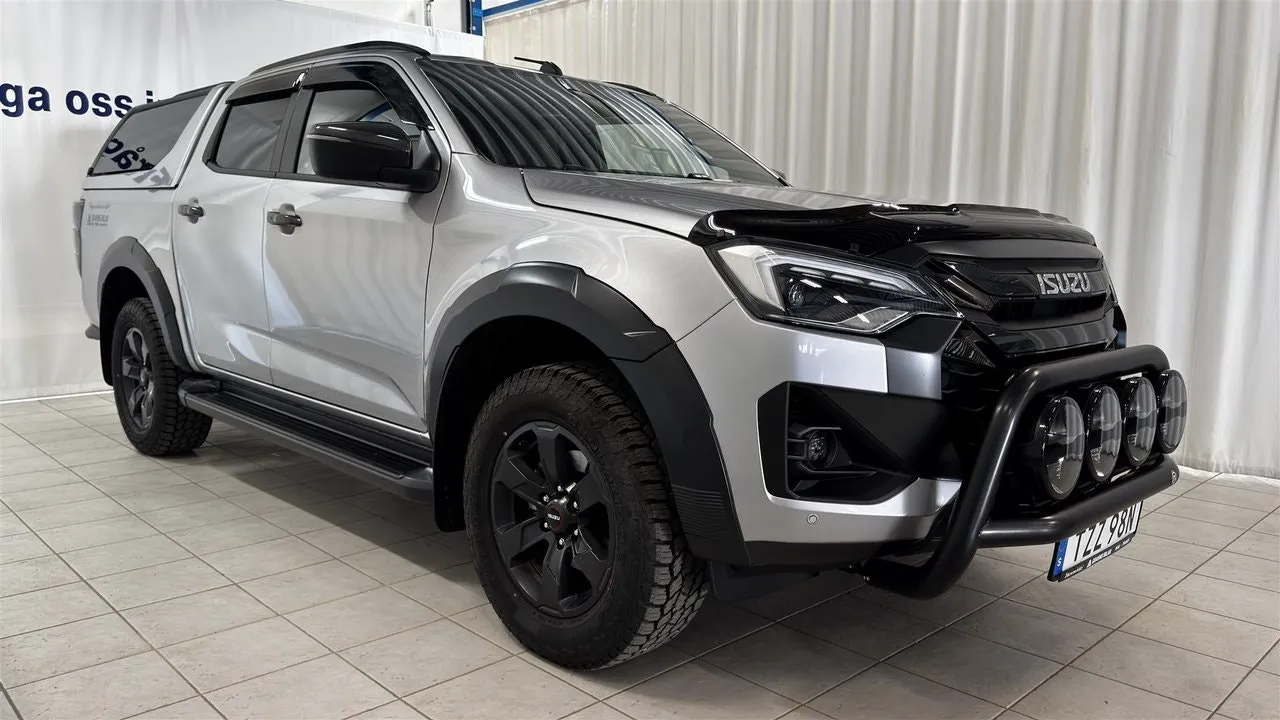 Vehicle image 3