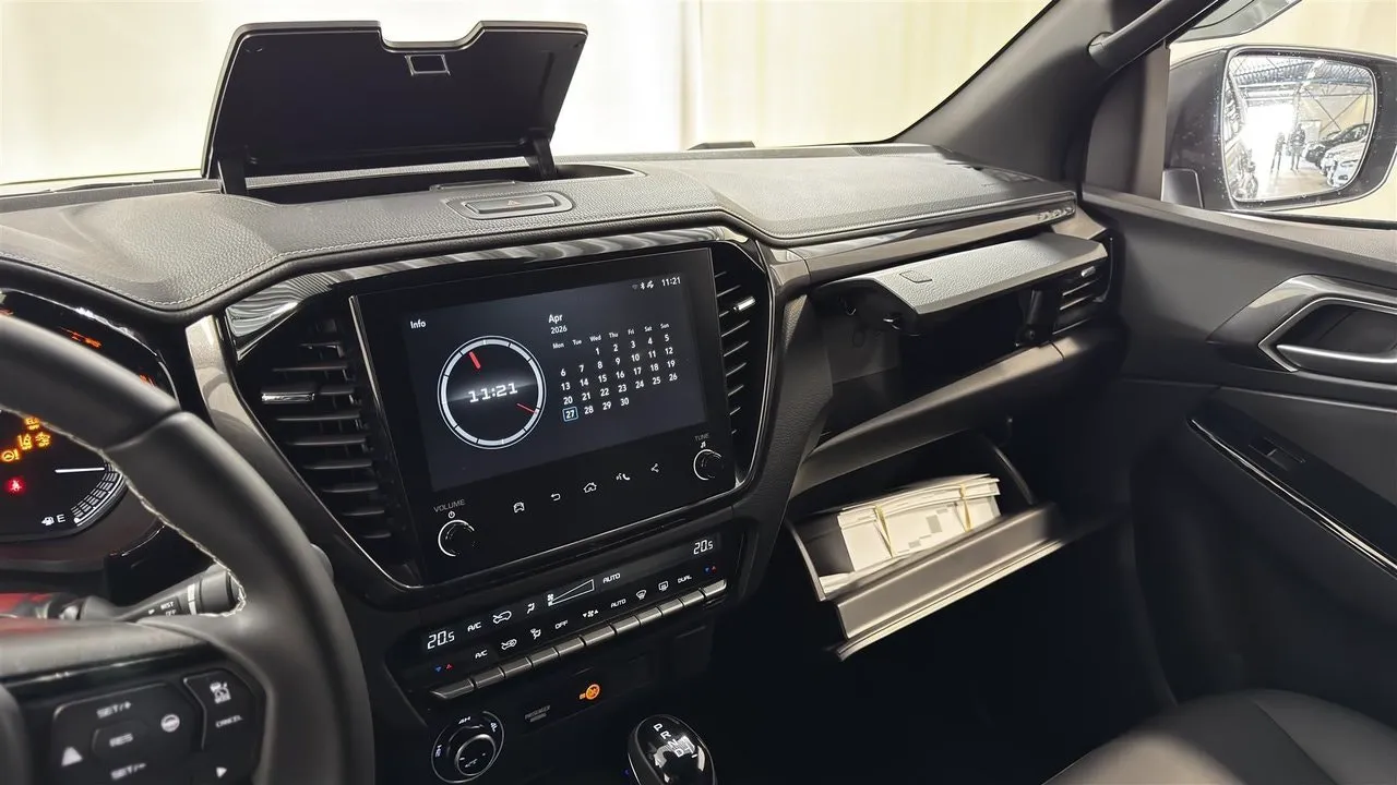 Vehicle image 18