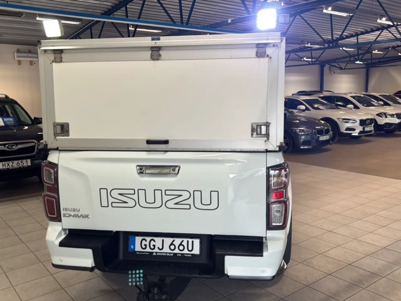 Vehicle image 19