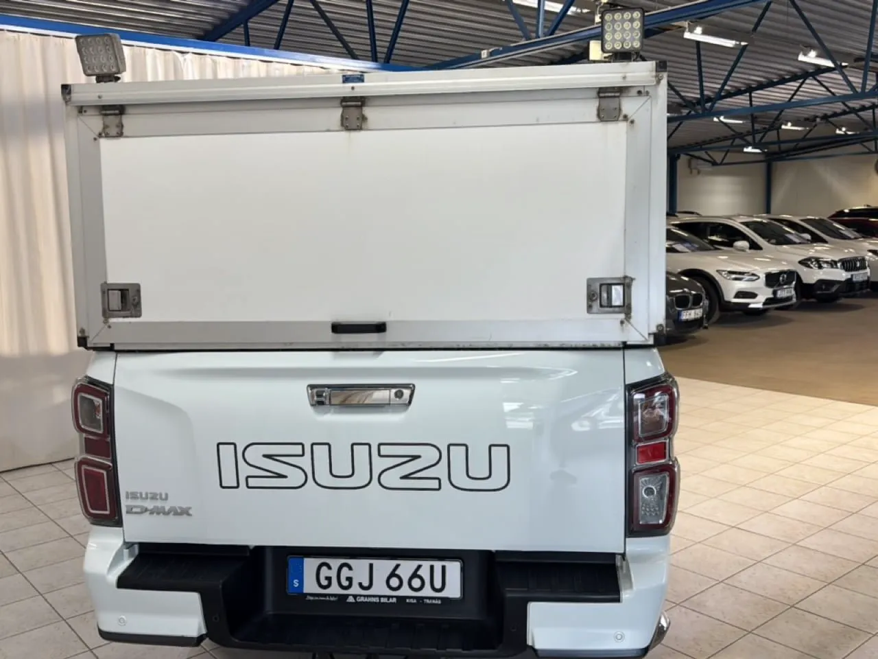 Vehicle image 11