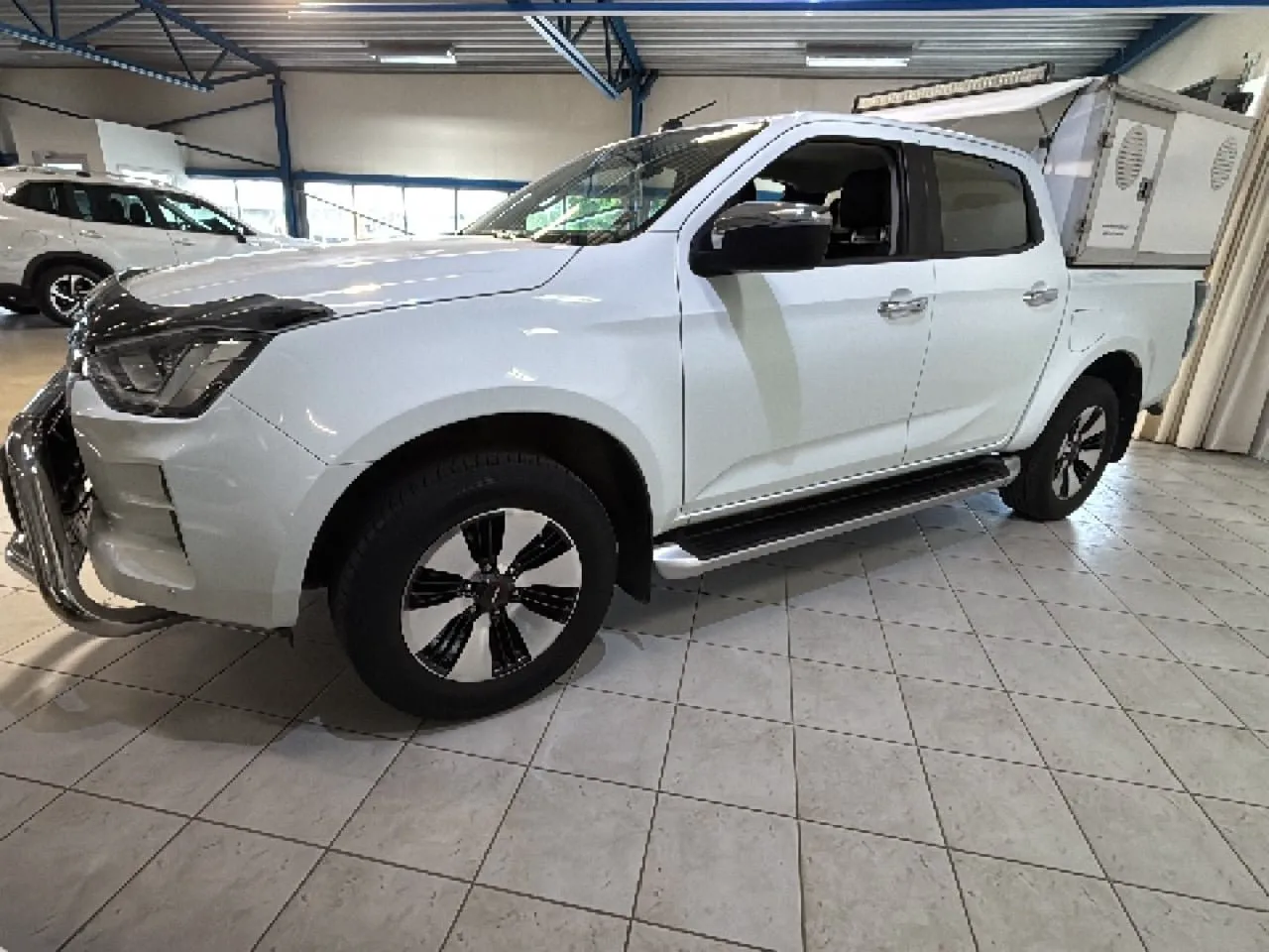 Vehicle image 14