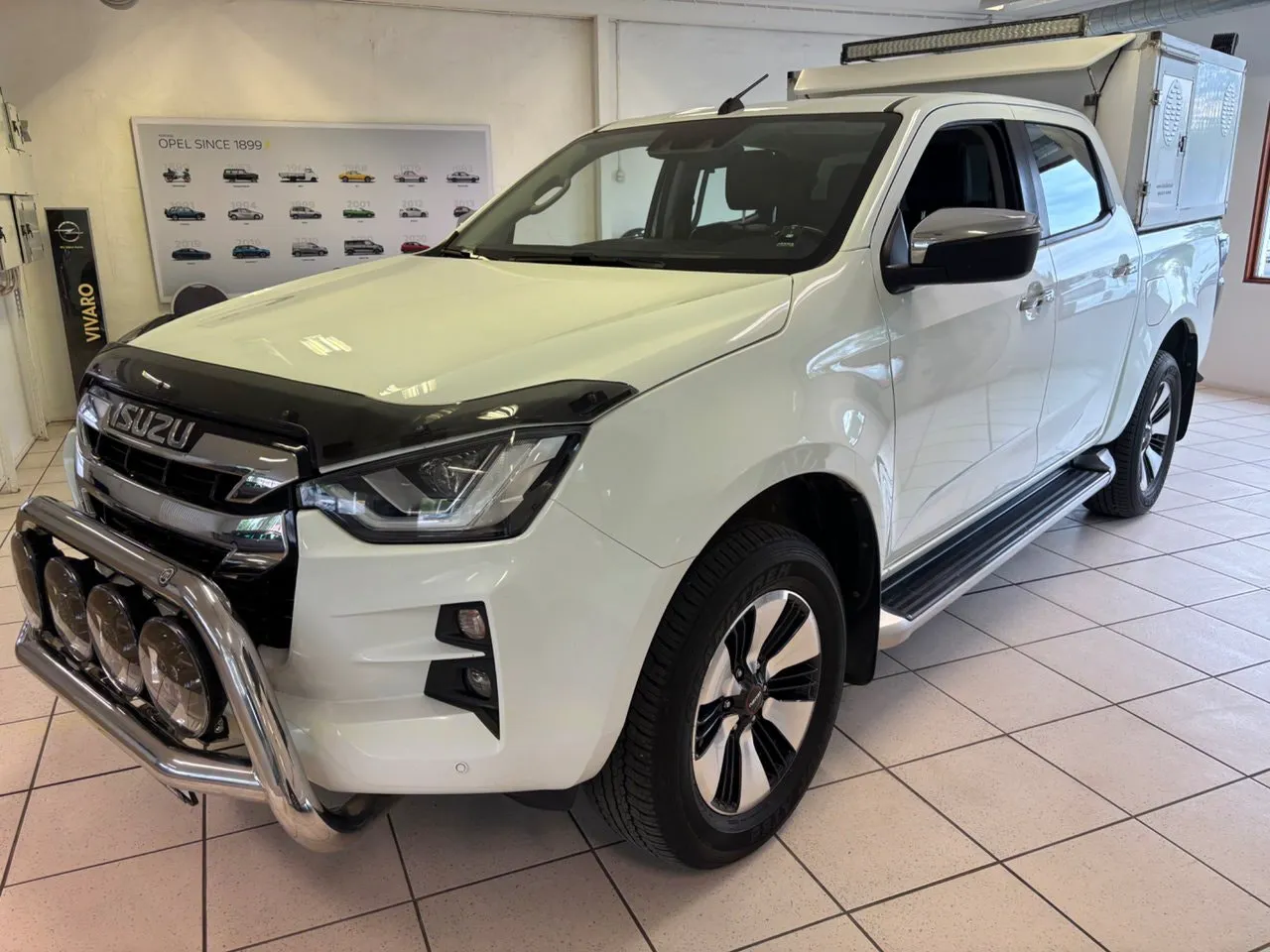 Vehicle image 30