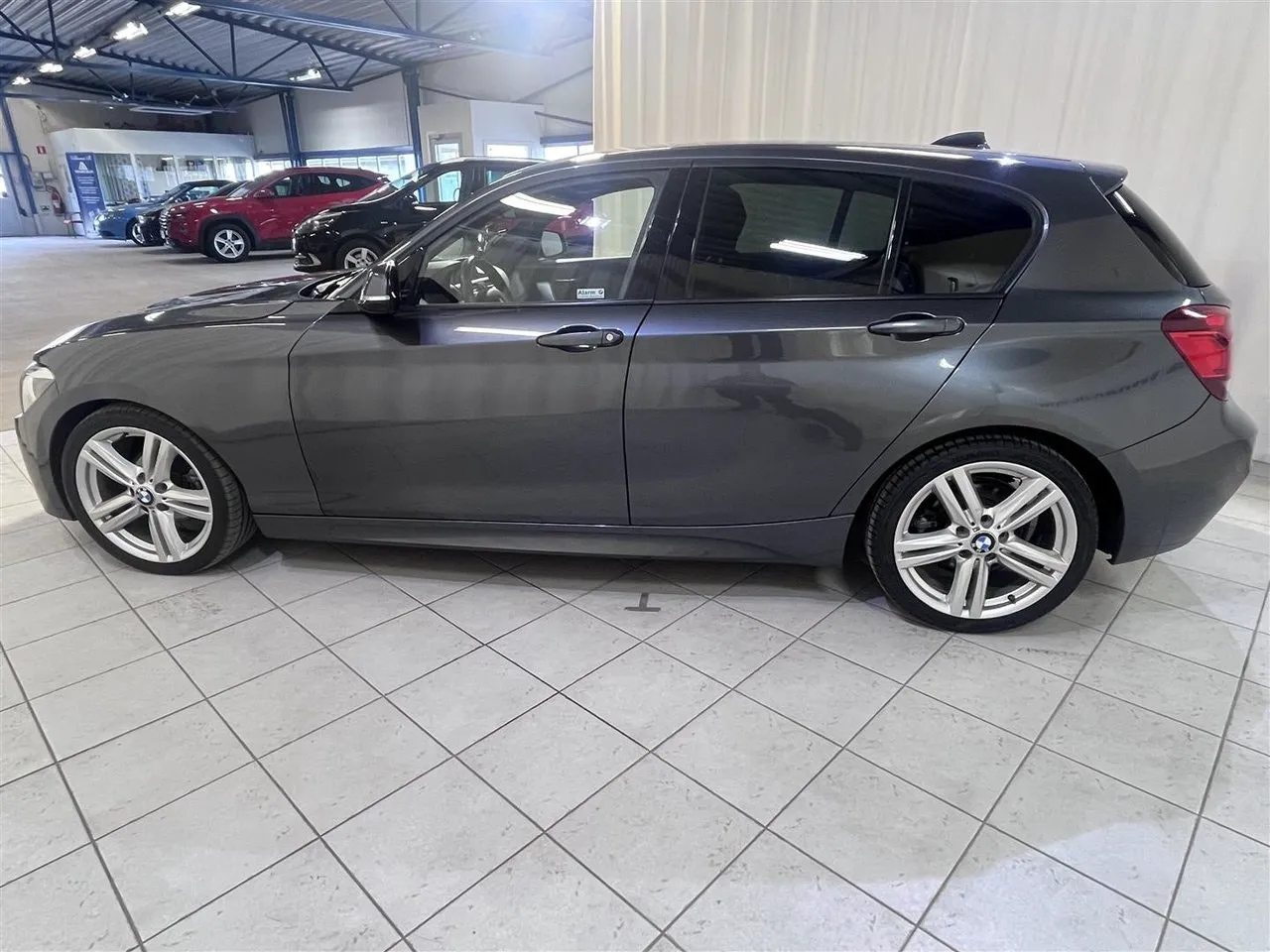 Vehicle image 7