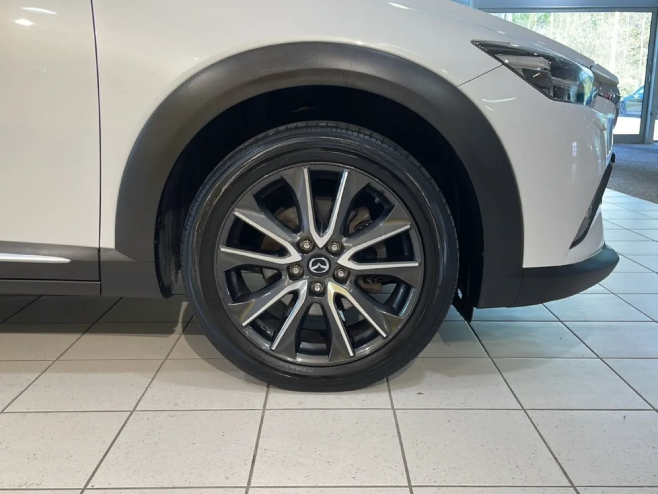 Vehicle image 19