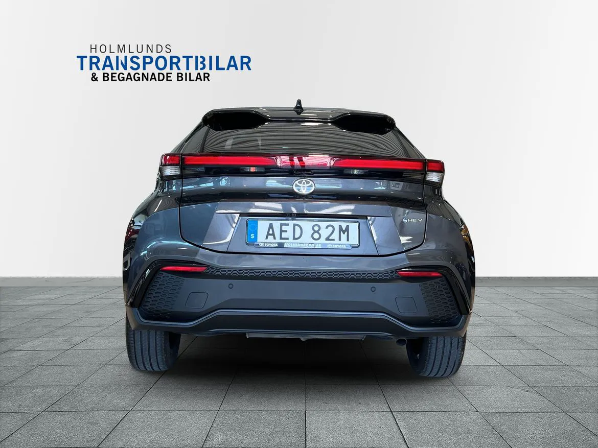 Vehicle image 3