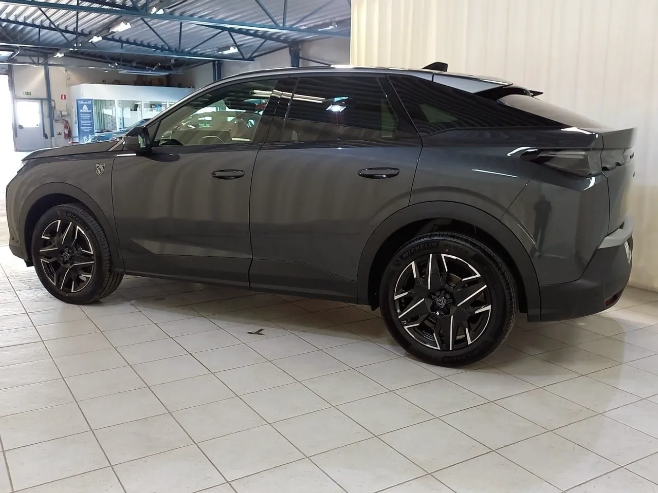 Vehicle image 6