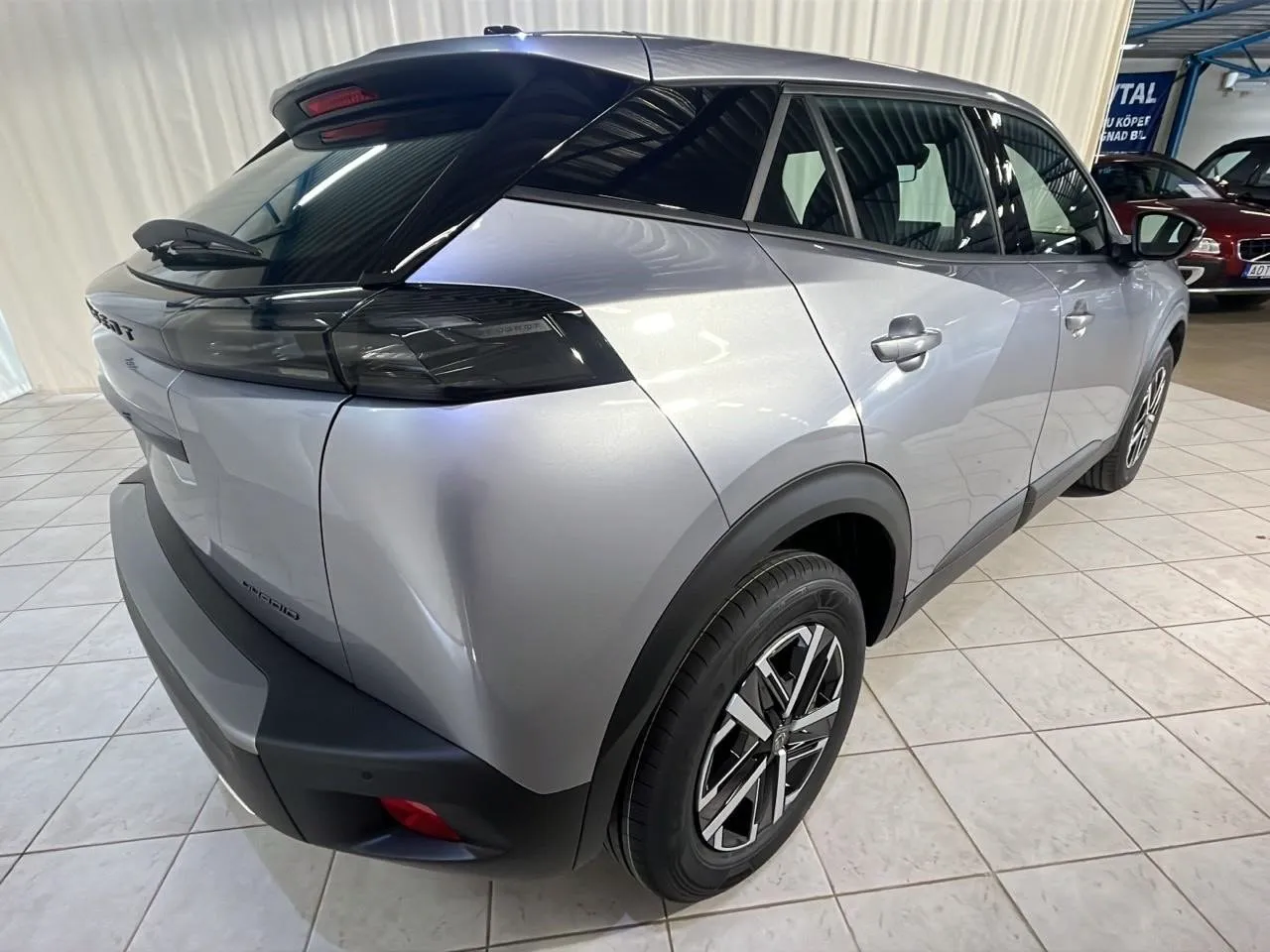 Vehicle image 14