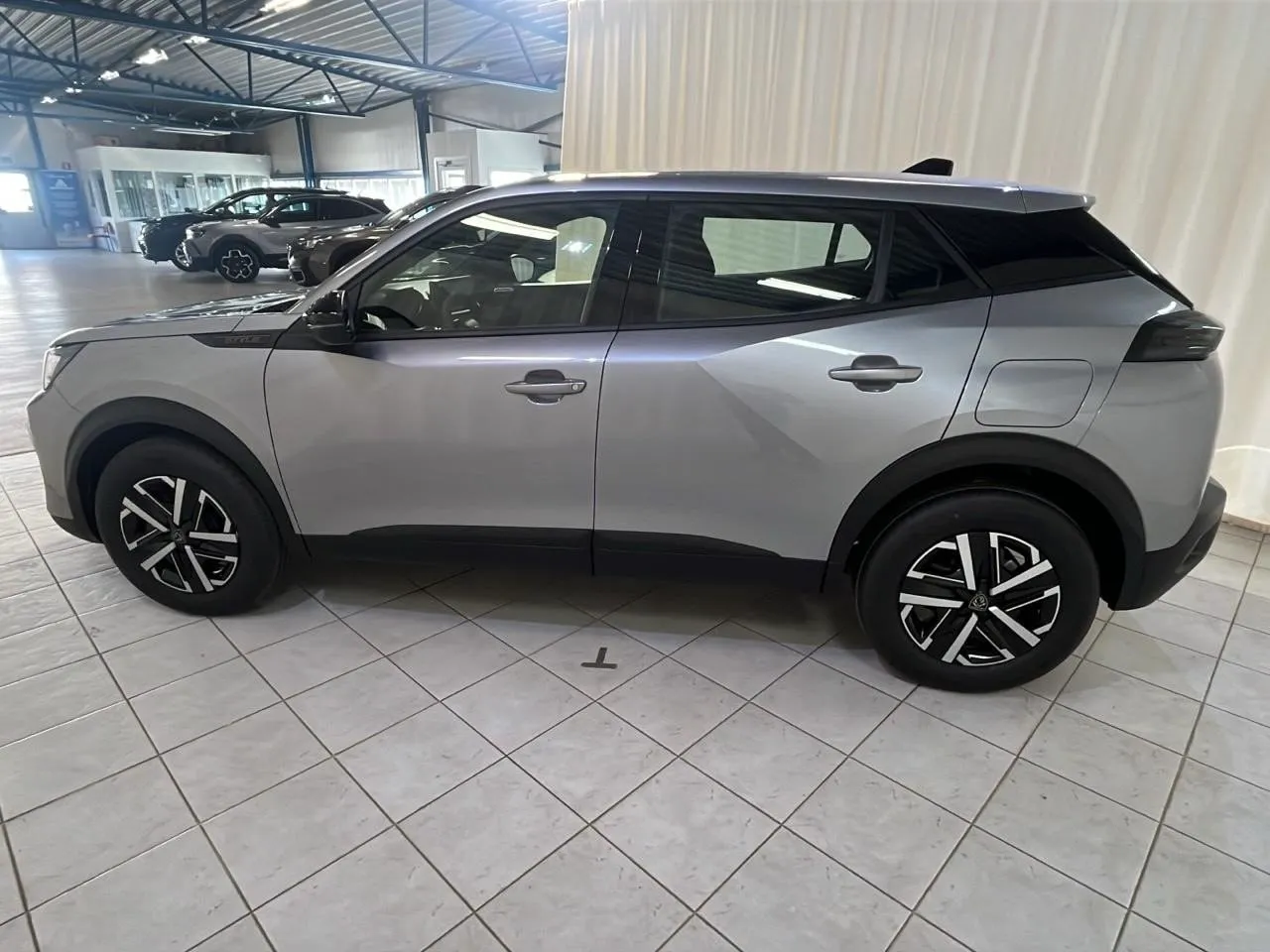 Vehicle image 19