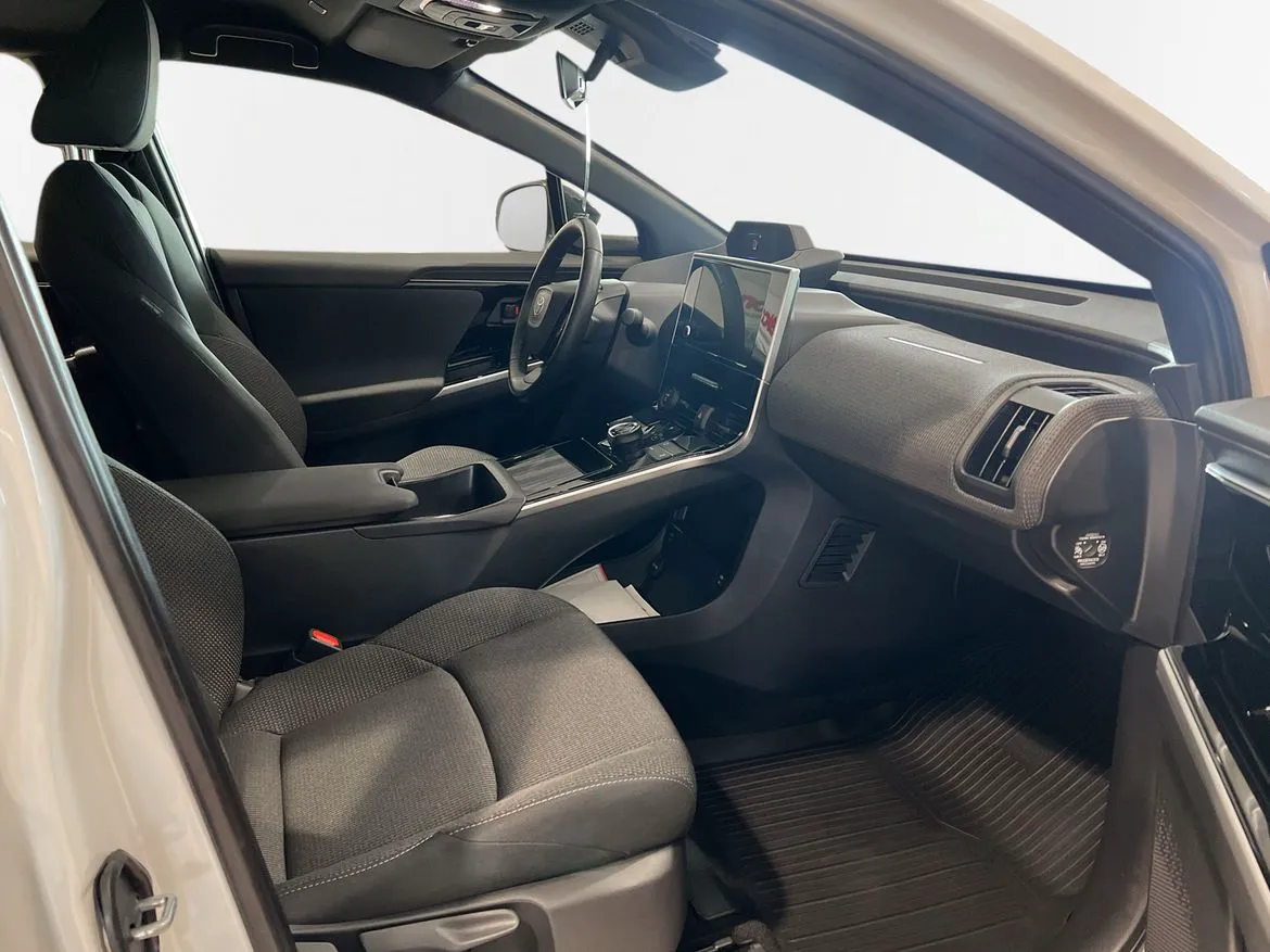 Vehicle image 20