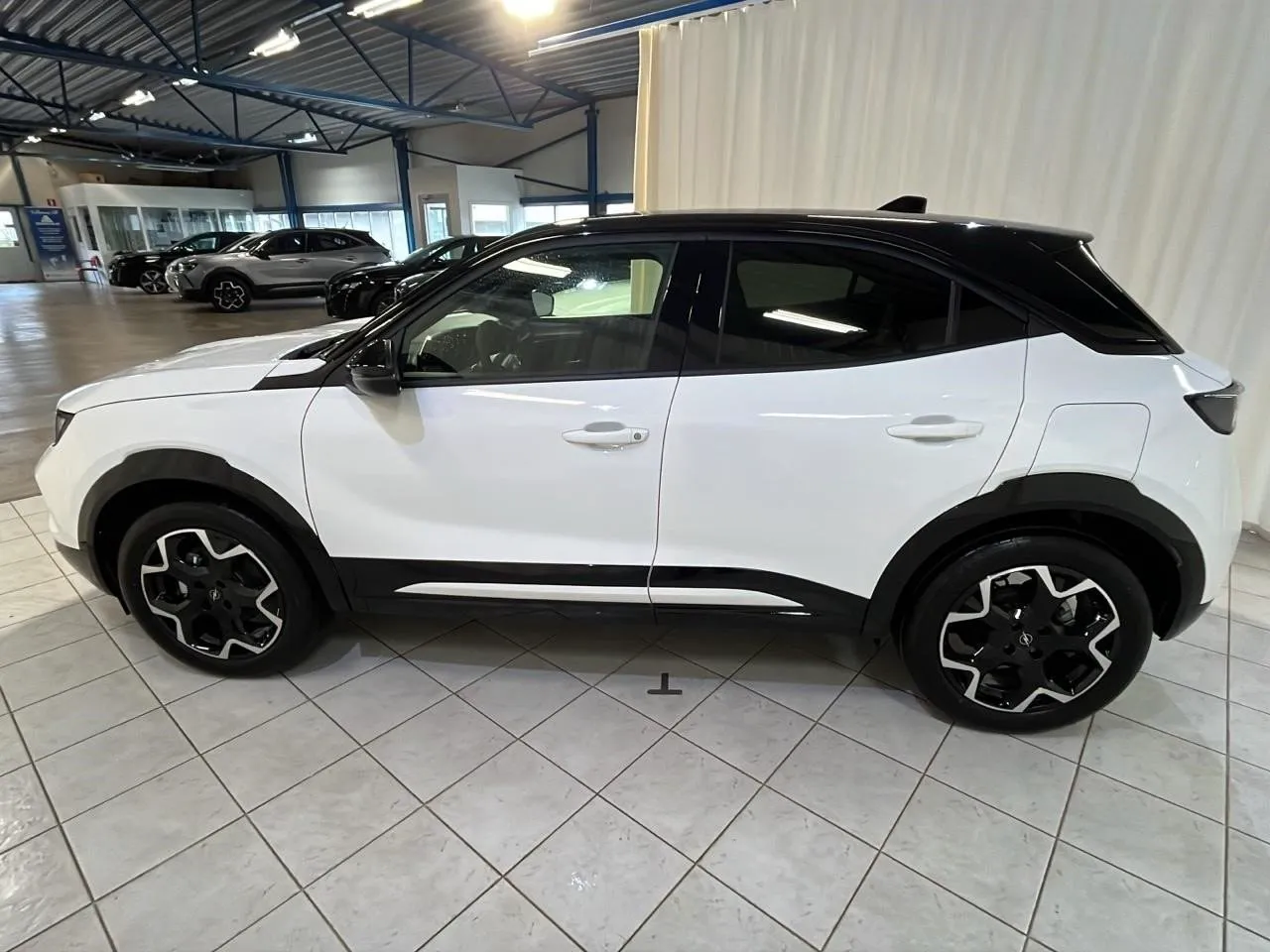 Vehicle image 20