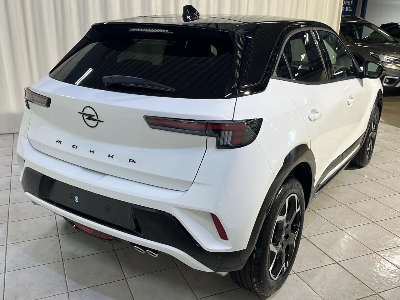 Vehicle image 15