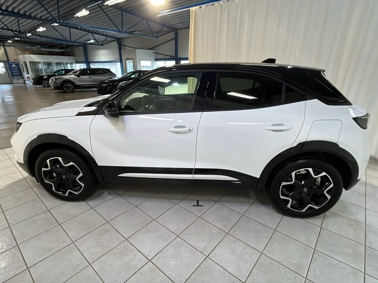 Vehicle image 7