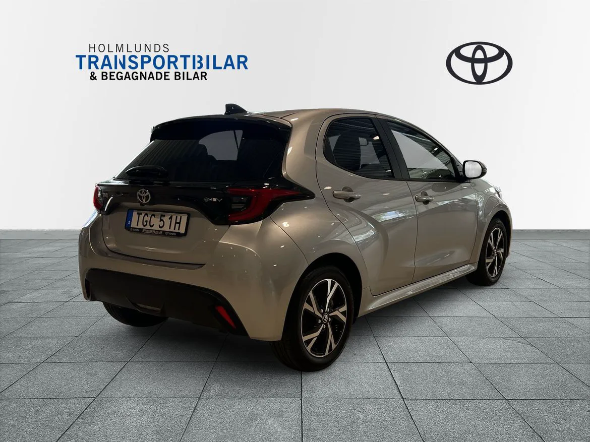 Vehicle image 9