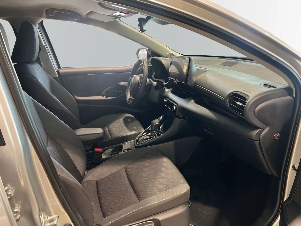 Vehicle image 13
