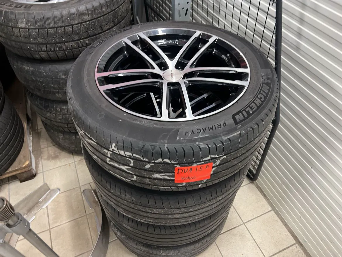 Vehicle image 21