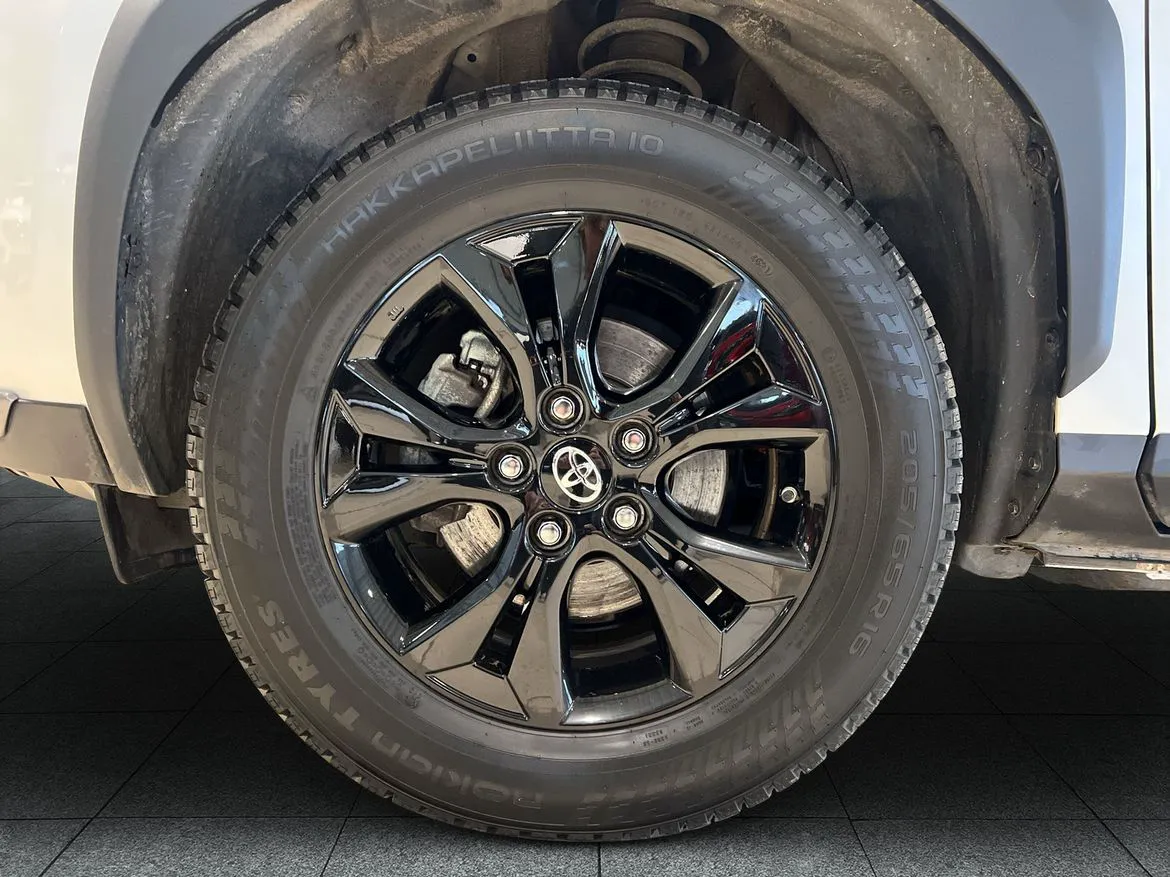 Vehicle image 15
